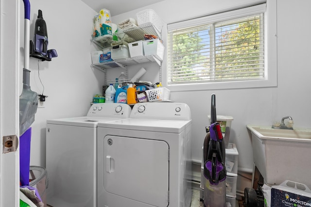 92282 Entrance Dr, Lawton, MI 49065 - laundry area featuring washer and dryer