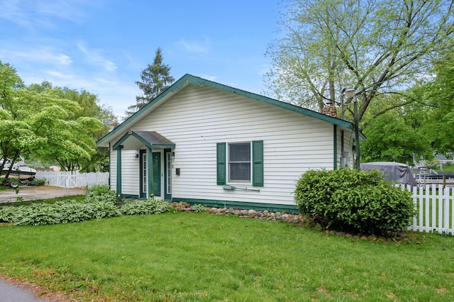 92282 Entrance Dr, Lawton, MI 49065 - view of front of property featuring a chimney