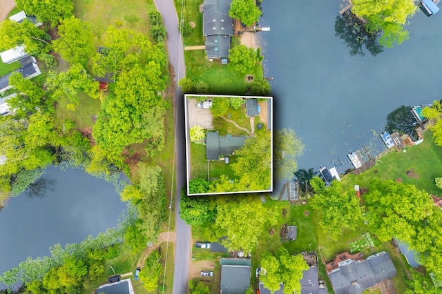 92282 Entrance Dr, Lawton, MI 49065 - aerial view of property's location with property parcel outlined and a large body of water