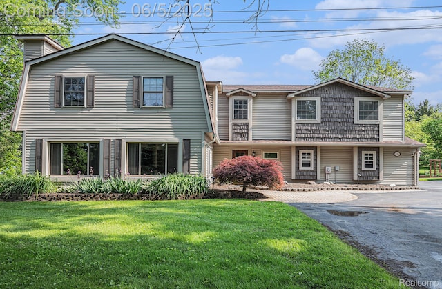 6080 Waldon Rd, Clarkston, MI 48346 - view of front facade featuring a front lawn and a porch