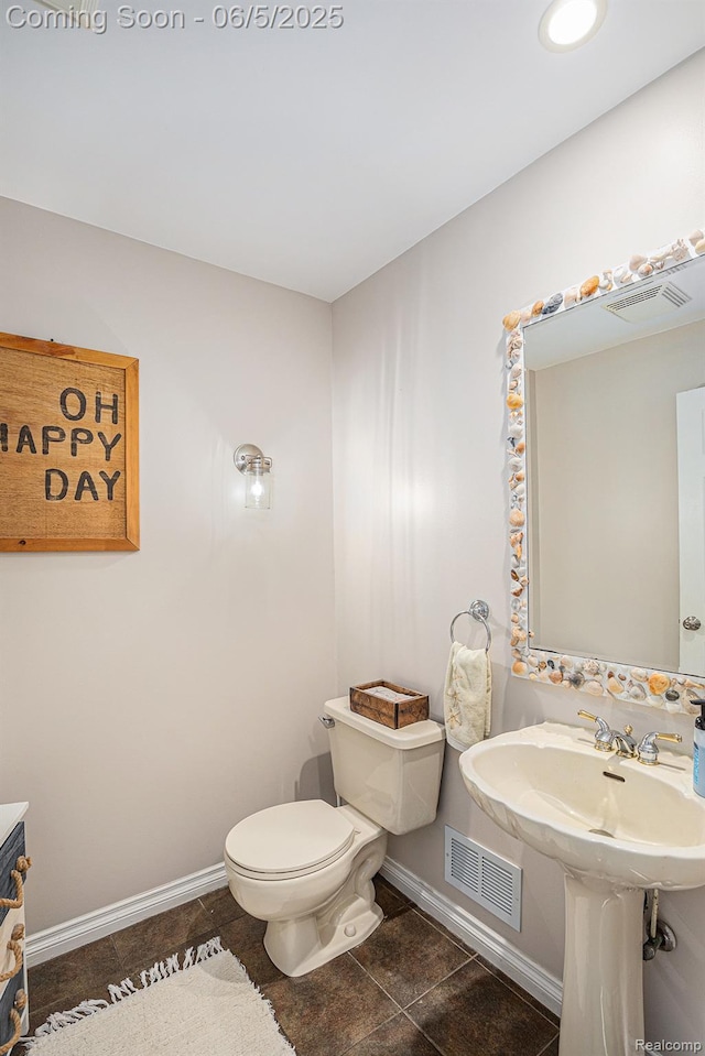 6080 Waldon Rd, Clarkston, MI 48346 - half bath featuring baseboards and toilet