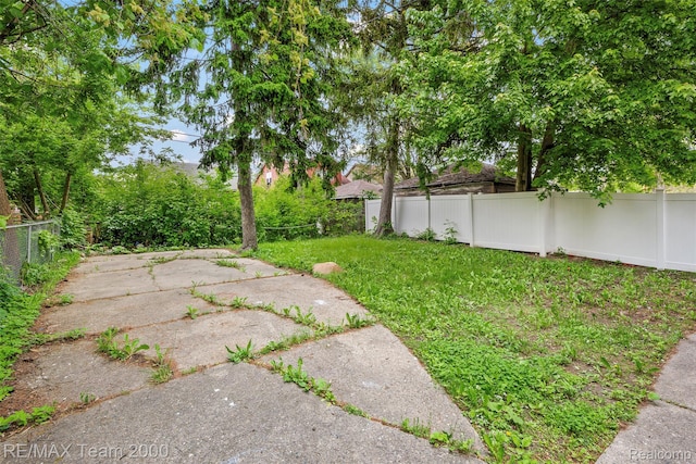 5935 Devonshire Rd, Dearborn, MI 48224 - view of yard