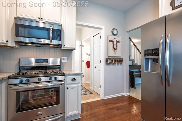 26727 Wilton Ct, New Hudson, MI 48165 - kitchen featuring stainless steel appliances, dark wood-type flooring, white cabinetry, and baseboards
