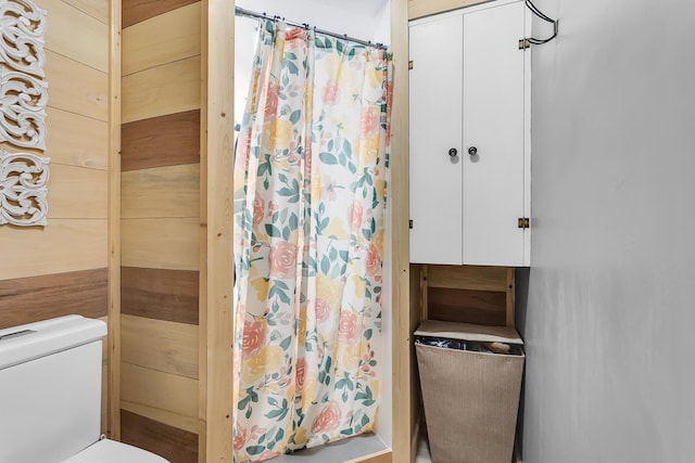 9410 US Highway 12, Brooklyn, MI 49230 - full bath with toilet and a shower with shower curtain