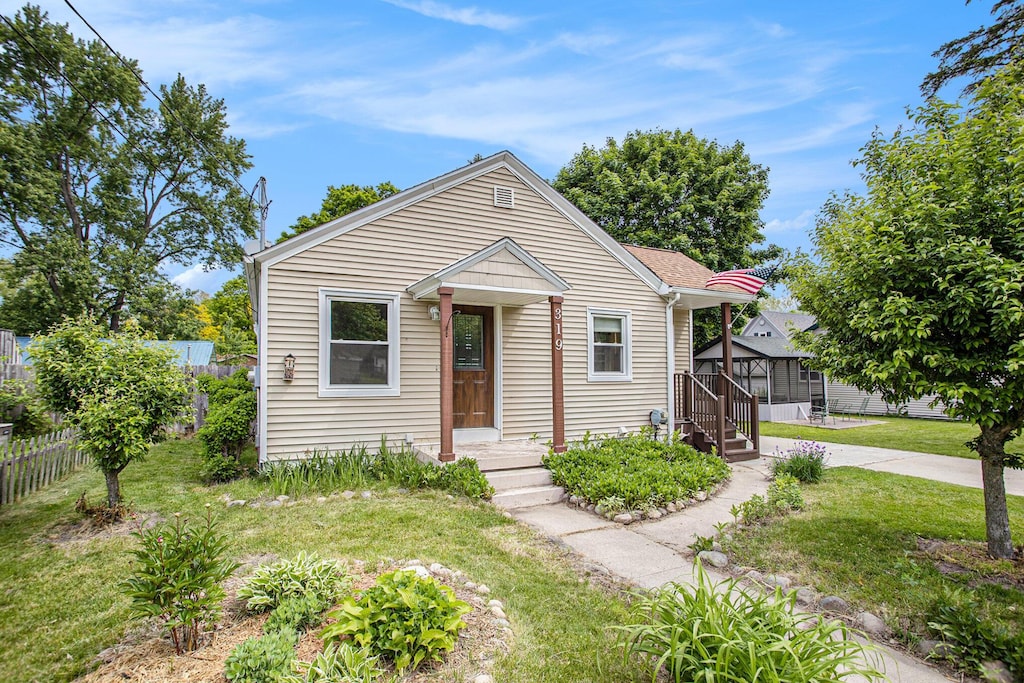 319 W S St, Hastings, MI 49058