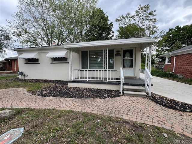 8511 Allen Rd, Allen Park, MI 48101 - view of front of property featuring a porch and stucco siding