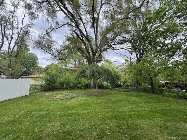 8511 Allen Rd, Allen Park, MI 48101 - view of yard
