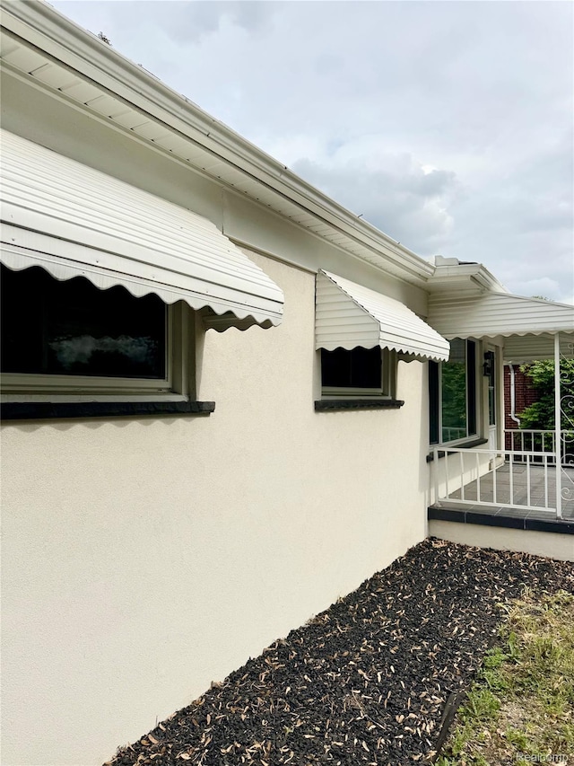 8511 Allen Rd, Allen Park, MI 48101 - view of side of home with stucco siding