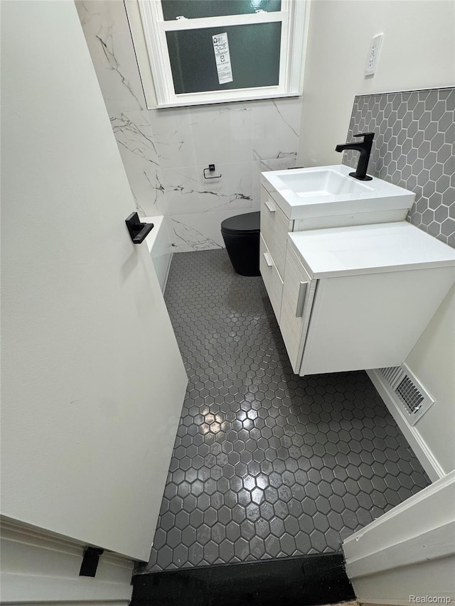 8511 Allen Rd, Allen Park, MI 48101 - full bath featuring toilet, vanity, tile walls, and a tub to relax in