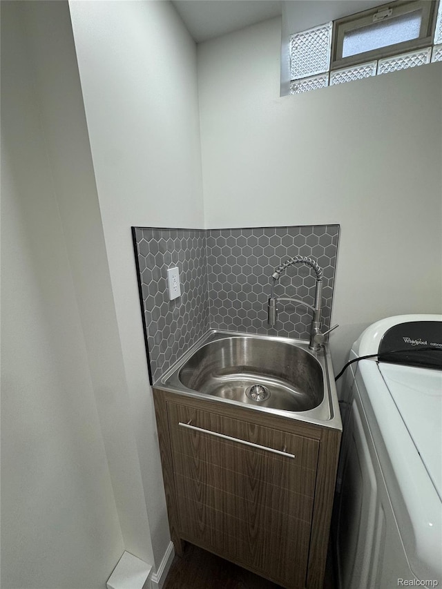 8511 Allen Rd, Allen Park, MI 48101 - laundry area featuring washer / clothes dryer