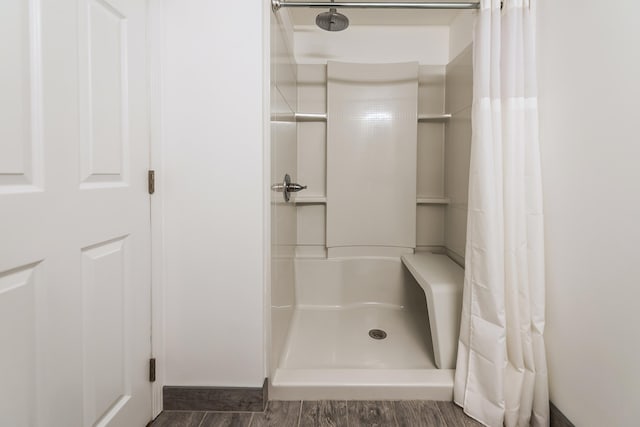 1512 Brooklyn Ave, Ann Arbor, MI 48104 - full bathroom with curtained shower and wood finished floors