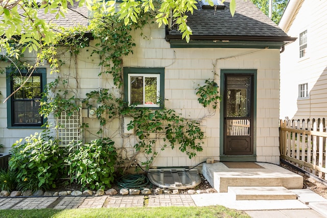 1512 Brooklyn Ave, Ann Arbor, MI 48104 - entrance to property with a shingled roof