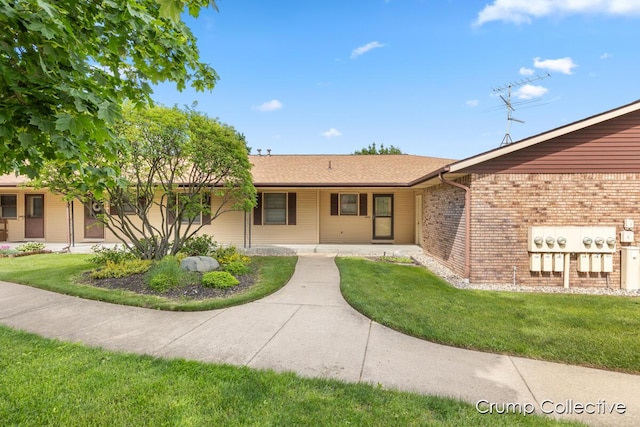 2870 S Wentward Ct, Hudsonville, MI 49426 - view of front of house featuring a front lawn and brick siding