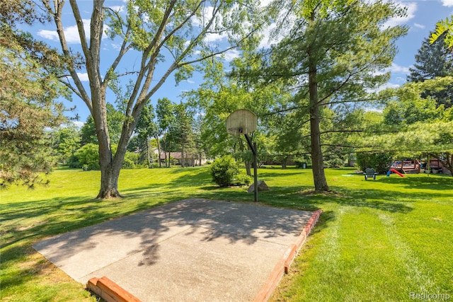 29832 High Valley Ct, Farmington Hills, MI 48331 - view of grassy yard