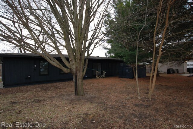 12357 Raymond Dr, Clio, MI 48420 - view of yard
