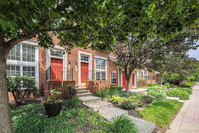 170 Allenhurst Ave, Royal Oak, MI 48067 - obstructed view of property featuring brick siding