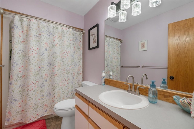 6767 Knollview Dr, Hudsonville, MI 49426 - full bathroom featuring toilet, vanity, a shower with shower curtain, and a chandelier