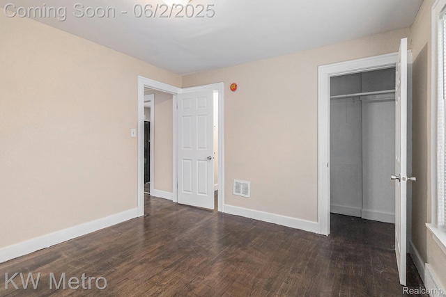 5025 Somerset Ave, Detroit, MI 48224 - unfurnished bedroom with dark wood-style flooring, a closet, and baseboards
