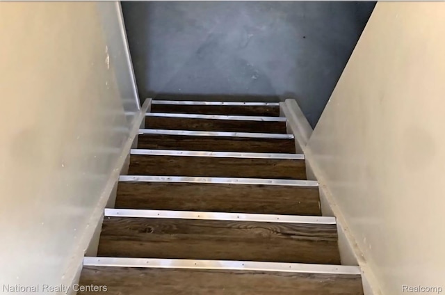 8227 Coyle St, Detroit, MI 48228 - view of staircase