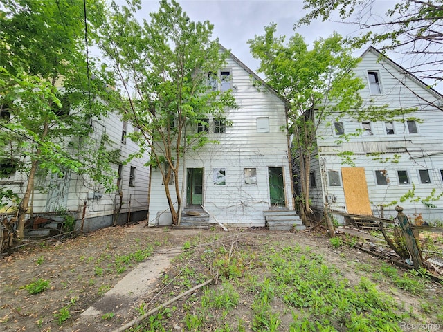 5120 Mcdougall St, Detroit, MI 48211 - rear view of house with entry steps