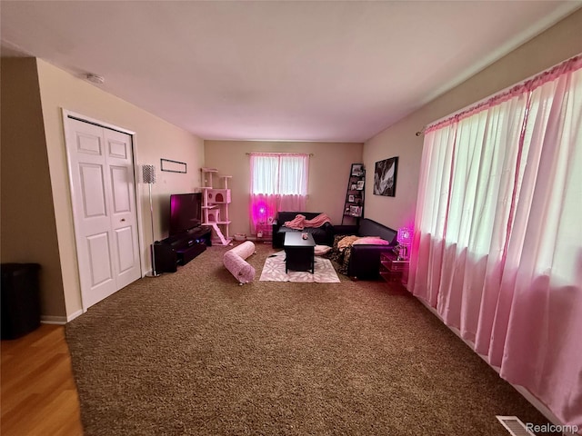 2243 Noble Ave, Flint, MI 48532 - living area with light carpet