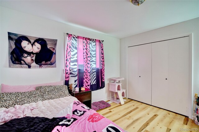 2243 Noble Ave, Flint, MI 48532 - bedroom with wood finished floors and a closet