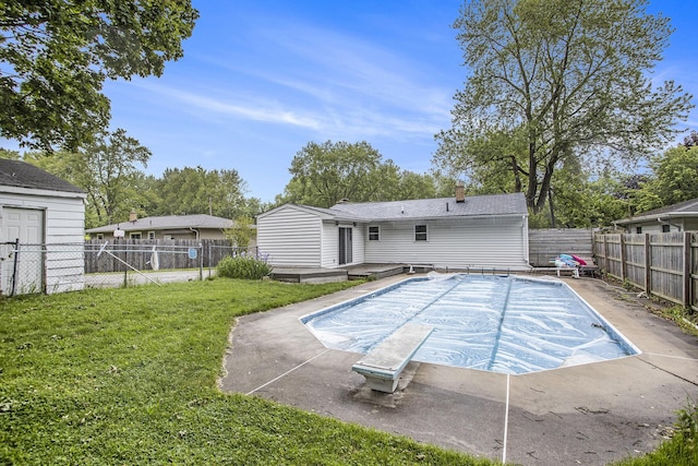 2013 Cumberland St, Kalamazoo, MI 49006 - view of pool featuring a diving board
