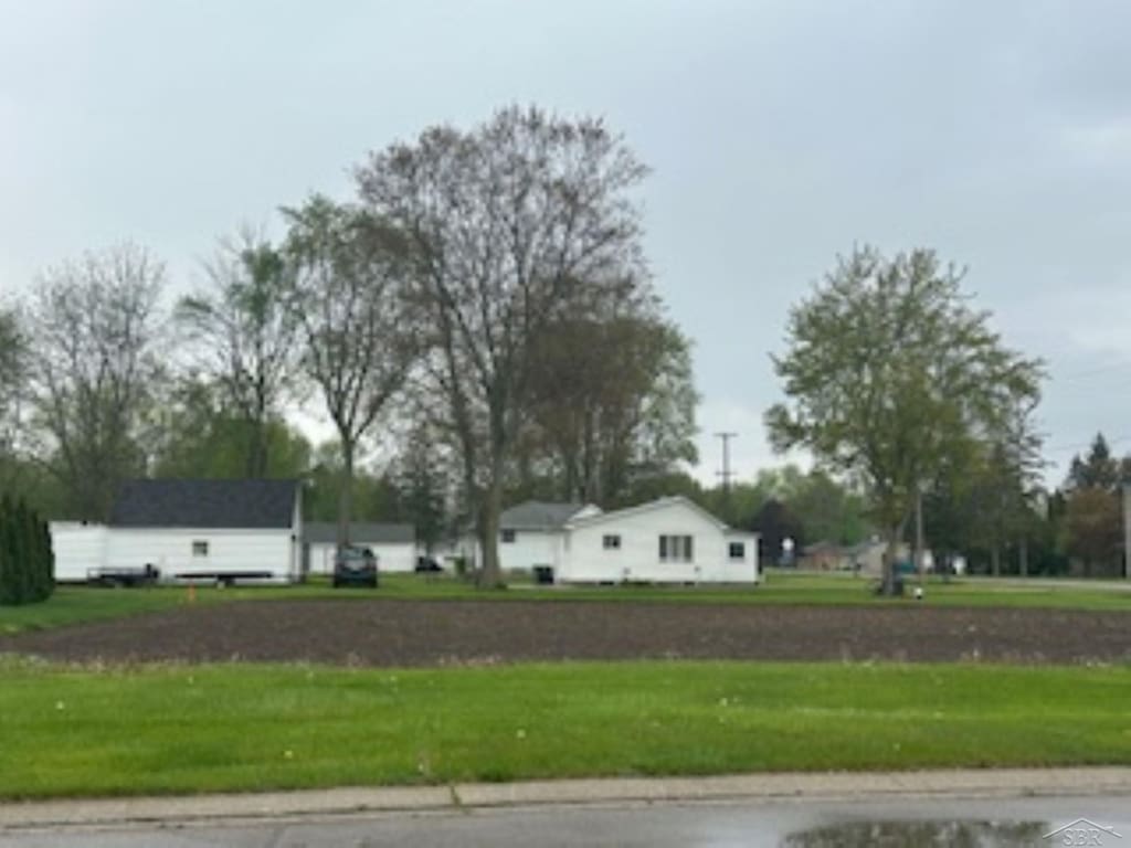 4760 Putt Ln, Auburn, MI 48611