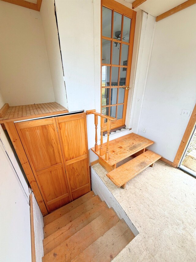 11250 Bristol Rd, Lennon, MI 48449 - view of stairway