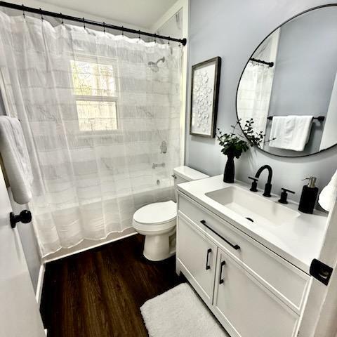 188 Redman Rd, Milan, MI 48160 - bathroom featuring wood finished floors, vanity, toilet, and shower / bath combo