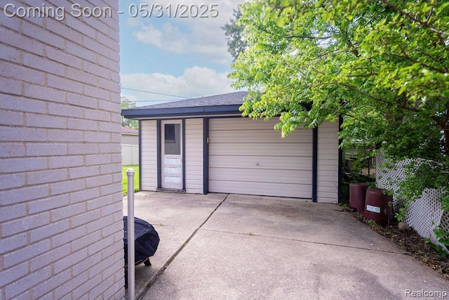 29974 Tamarack Dr, Flat Rock, MI 48134 - detached garage featuring driveway