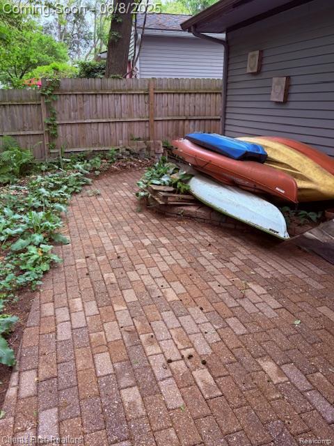 5844 Crandall Rd, Howell, MI 48855 - view of patio / terrace