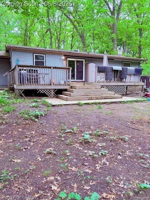 5844 Crandall Rd, Howell, MI 48855 - view of front of property featuring a deck
