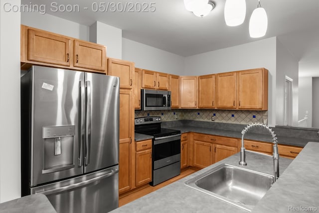 239 Jotham Ave, Auburn Hills, MI 48326 - kitchen with appliances with stainless steel finishes, a sink, tasteful backsplash, and light wood-type flooring