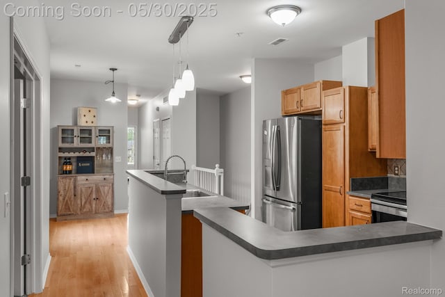 239 Jotham Ave, Auburn Hills, MI 48326 - kitchen featuring appliances with stainless steel finishes, light wood-type flooring, dark countertops, backsplash, and baseboards