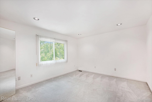 5299 Pond Bluff Dr, West Bloomfield, MI 48323 - unfurnished room with light carpet, baseboards, and recessed lighting