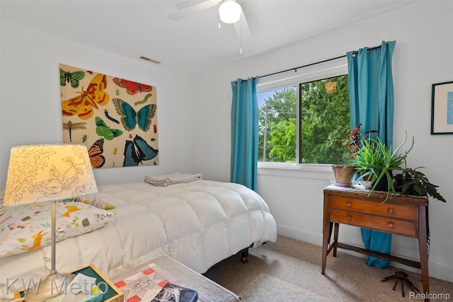 634 E Lewiston Ave, Ferndale, MI 48220 - carpeted bedroom with ceiling fan