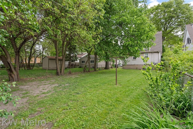 634 E Lewiston Ave, Ferndale, MI 48220 - view of yard