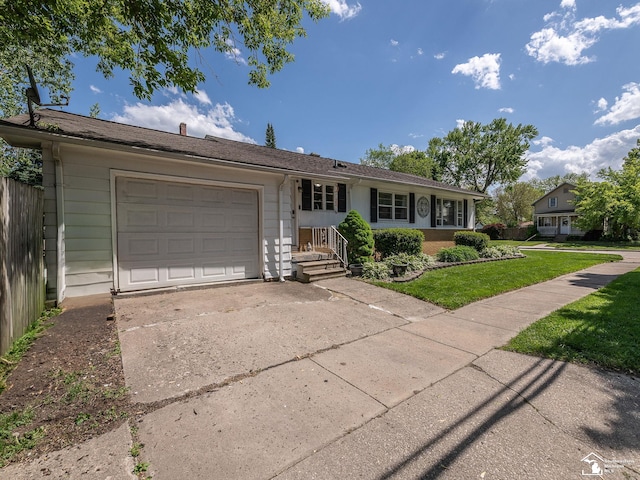 424 W 4th St, Monroe, MI 48161 - single story home featuring driveway, a garage, and a front yard