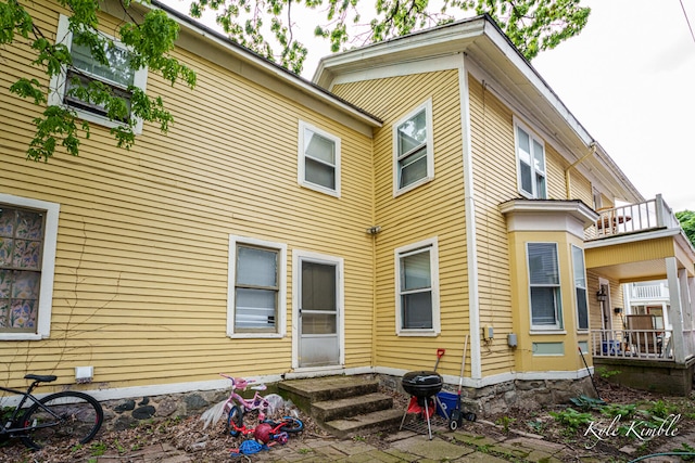 232 Oakley Pl NE, Grand Rapids, MI 49503 - back of property featuring a balcony and entry steps