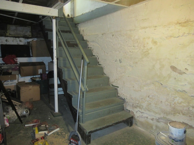 710 Cattawba Ave, Muskegon, MI 49442 - view of stairs