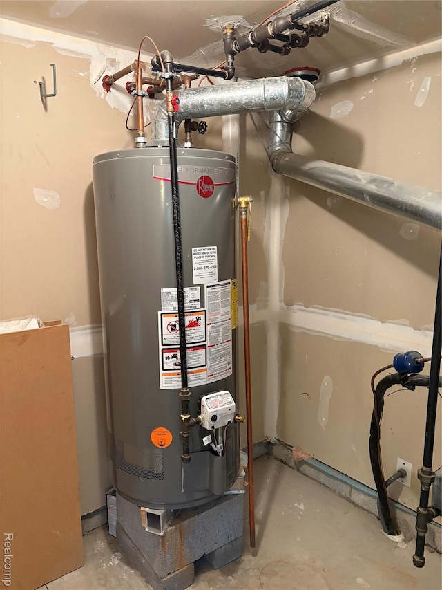 56645 Long Island Dr, Shelby Twp, MI 48316 - utilities featuring gas water heater