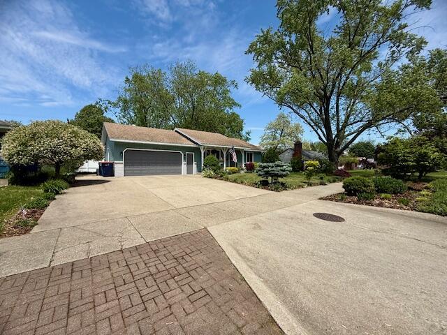 307 W 30th St, Holland, MI 49423 - single story home featuring an attached garage and concrete driveway