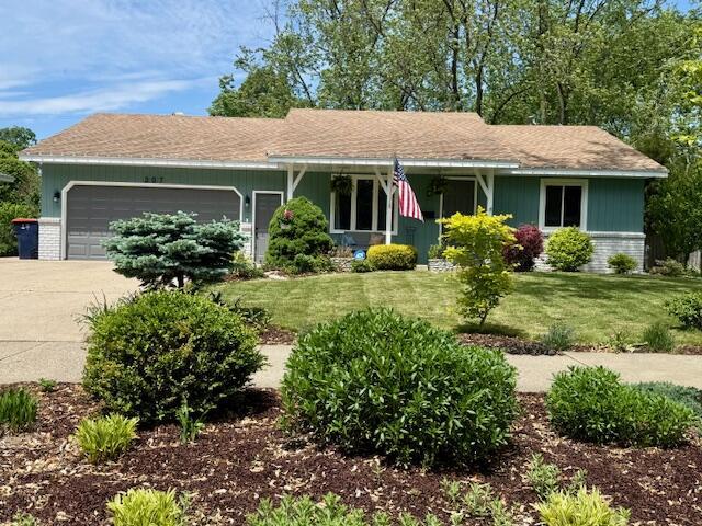 307 W 30th St, Holland, MI 49423 - ranch-style home featuring an attached garage, driveway, a front yard, and brick siding
