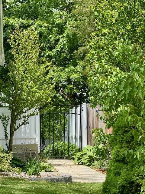 307 W 30th St, Holland, MI 49423 - view of yard