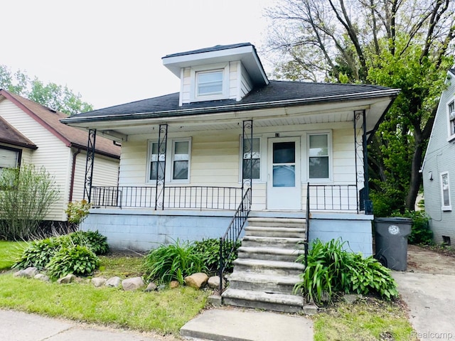 47 W Rockwood St, Ecorse, MI 48229 - bungalow-style house with covered porch