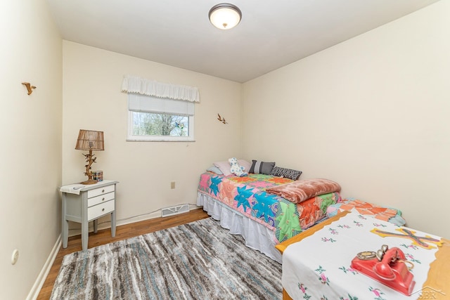 2615 Yosemite St, Saginaw, MI 48603 - bedroom featuring wood finished floors