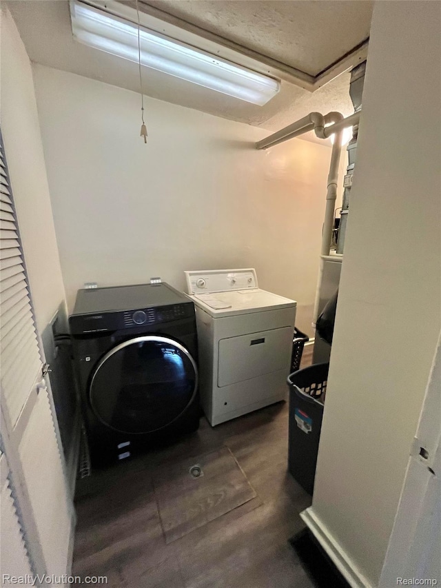 25850 Eureka Dr, Warren, MI 48091 - washroom featuring washing machine and dryer