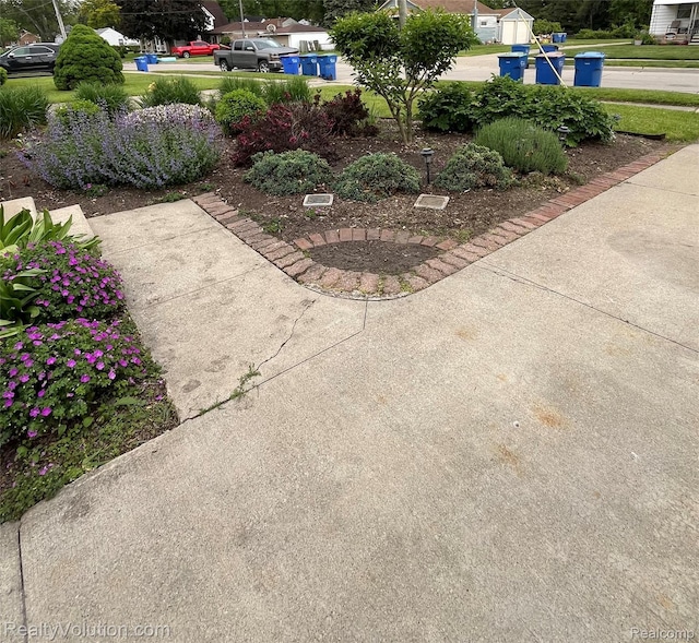 25850 Eureka Dr, Warren, MI 48091 - view of patio / terrace