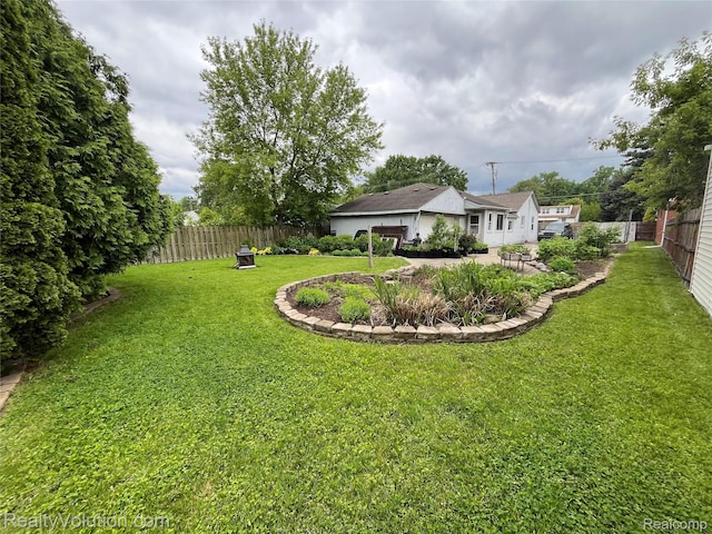 25850 Eureka Dr, Warren, MI 48091 - view of yard